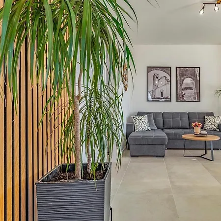 Veluana 3 With A Balcony * Пула