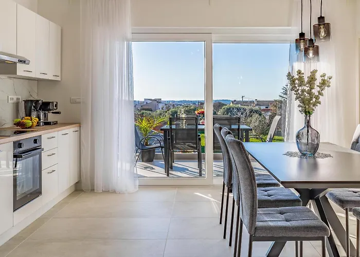 Veluana 3 With A Balcony Apartment Pula