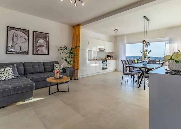 Veluana 3 With A Balcony Apartment Pula