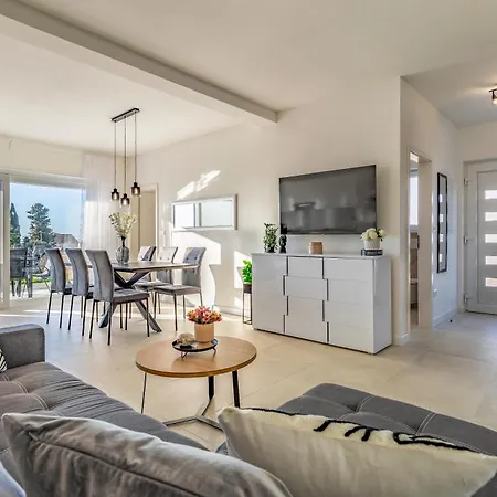 Veluana 3 With A Balcony דירה