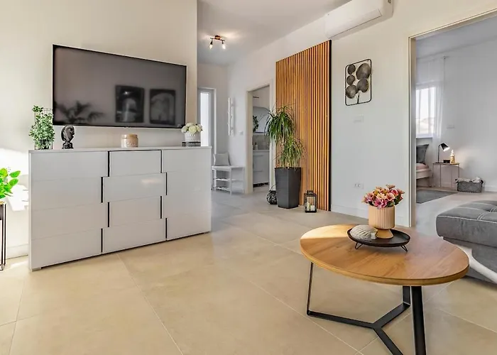 Veluana 3 With A Balcony דירה *